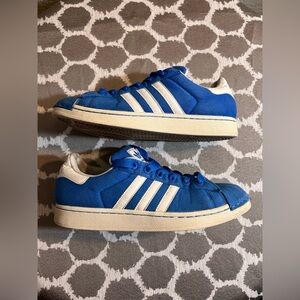 Adidas Blue and White Athletic Shoes Sleek Design